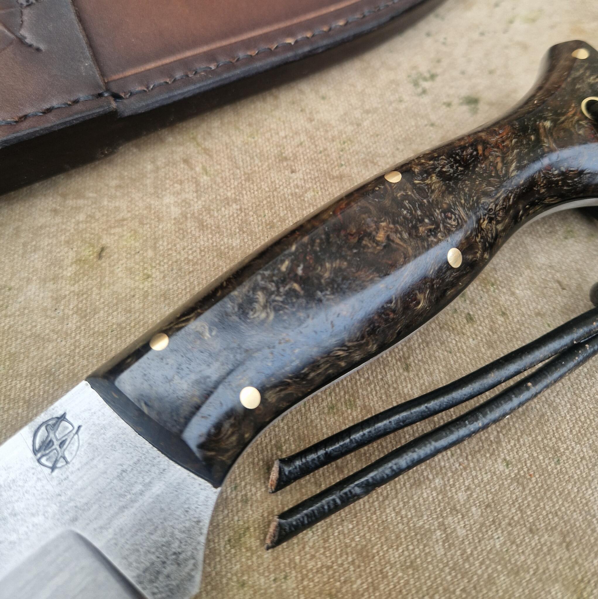 Bushcraft Knife with Stabilised Alder Burl Handle - Image 4