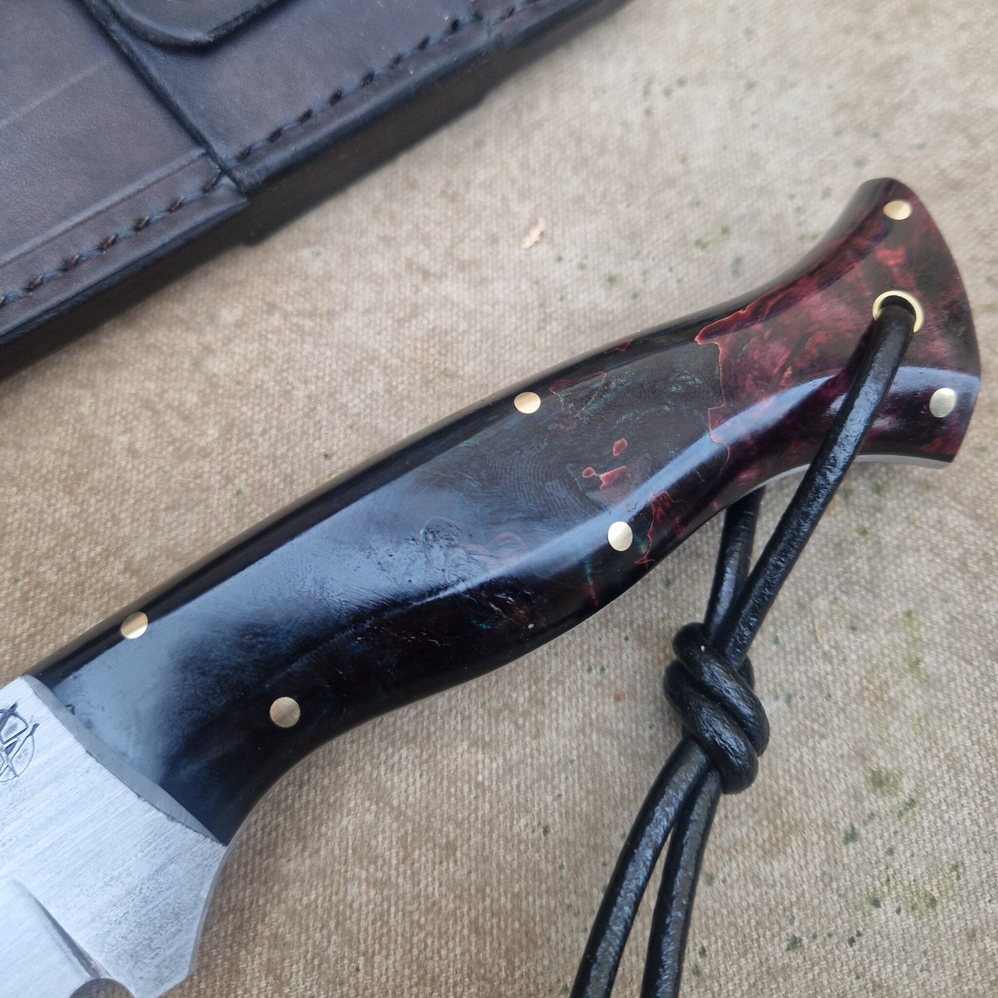 Bushcraft Knife with Stabilised Alder Burl Handle - Image 4