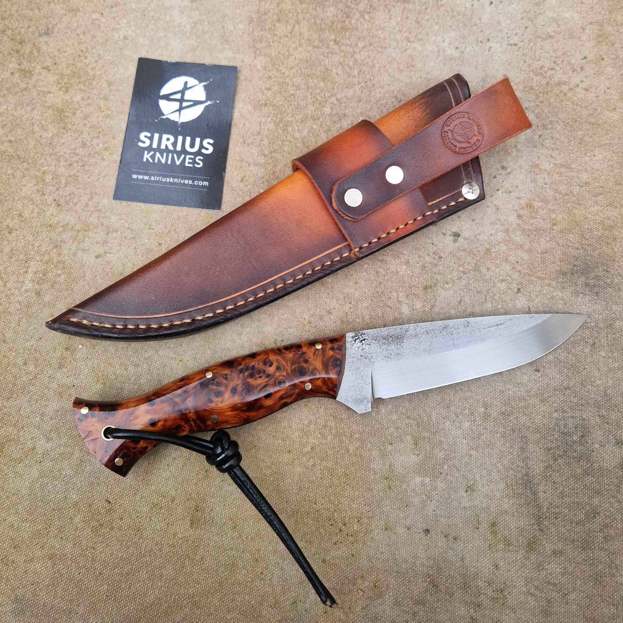 Bushcraft Knife with Stabilised Yew Burl Handle - Image 3