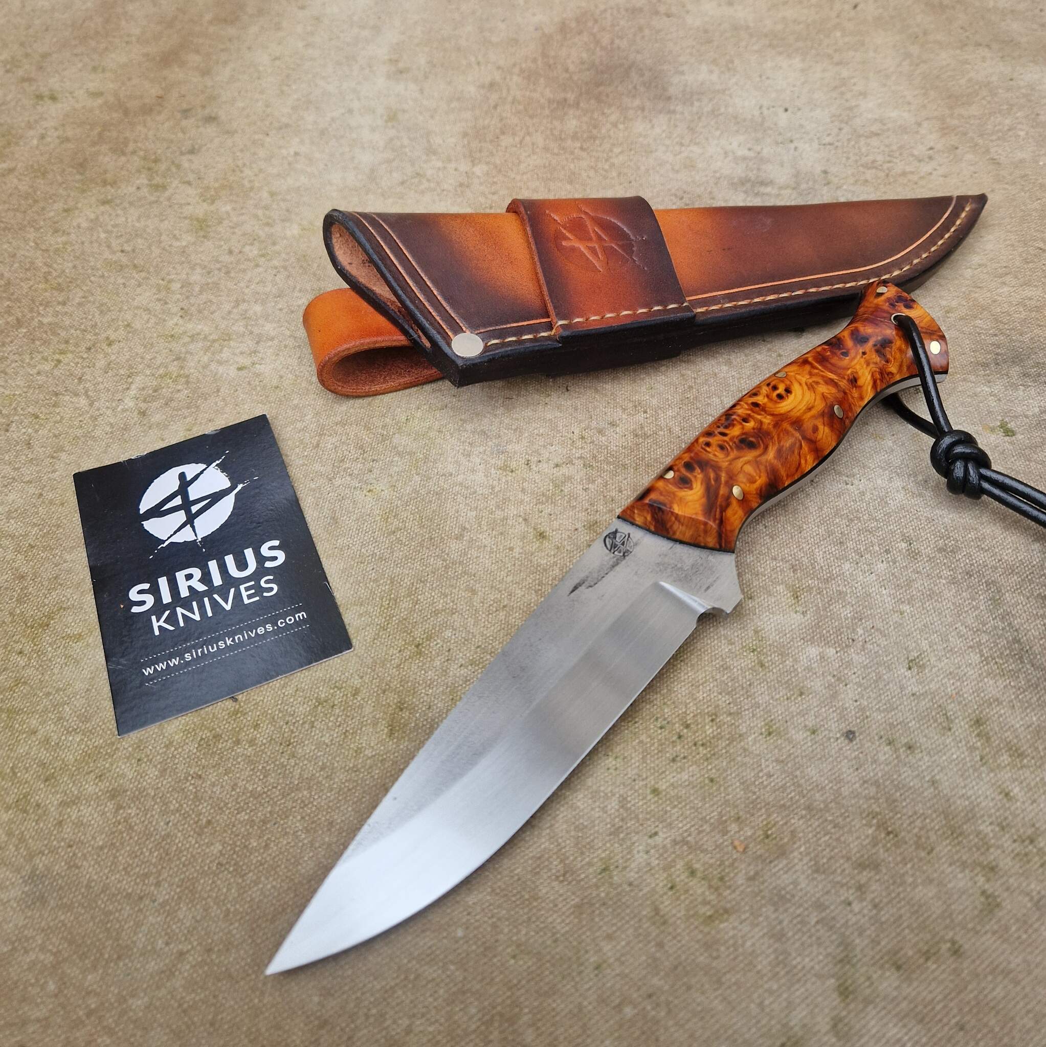 Bushcraft Knife with Stabilised Yew Burl Handle - Image 5