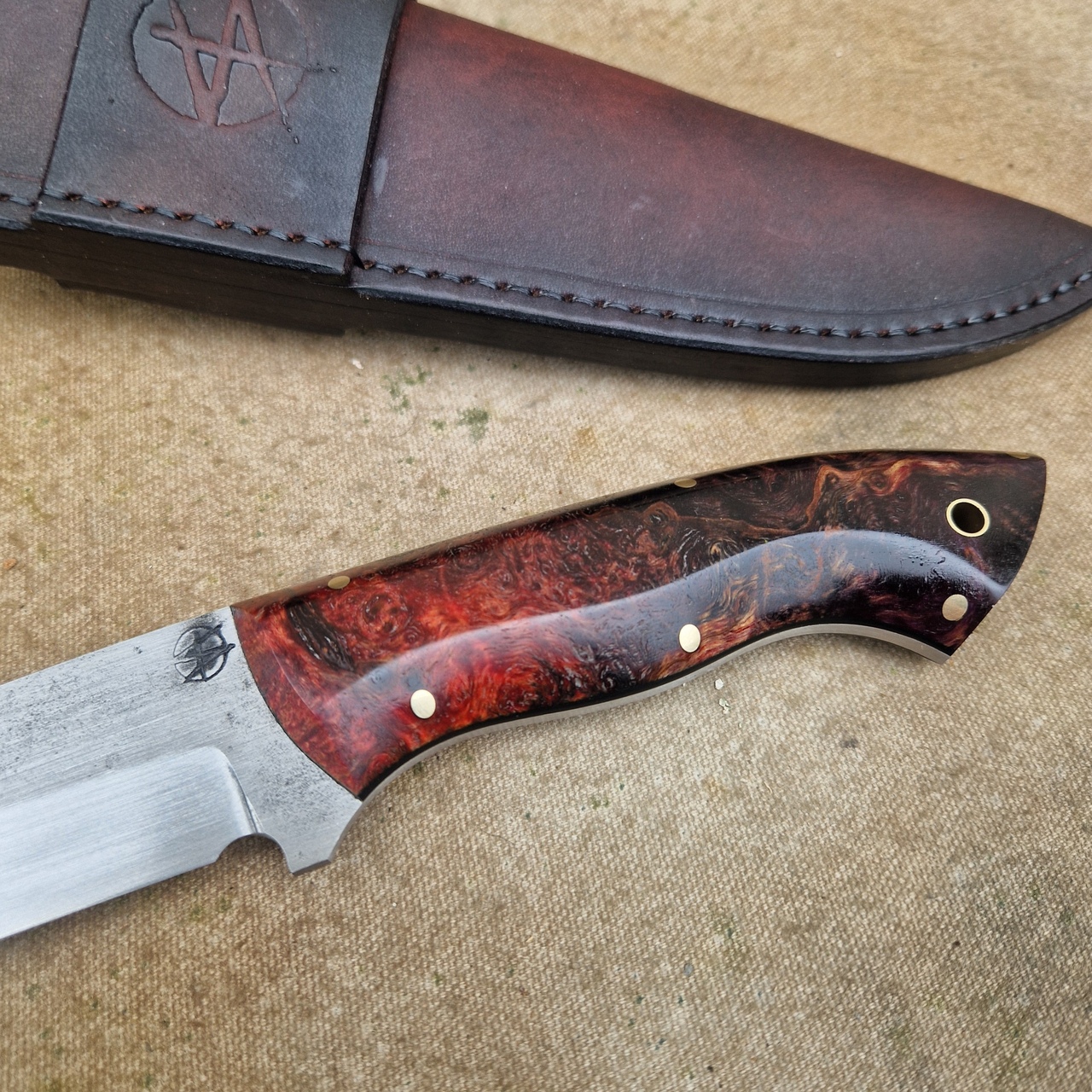 Bushcraft ''Siegfried'' Knife with Stabilized Alder Burl Handle - Image 4