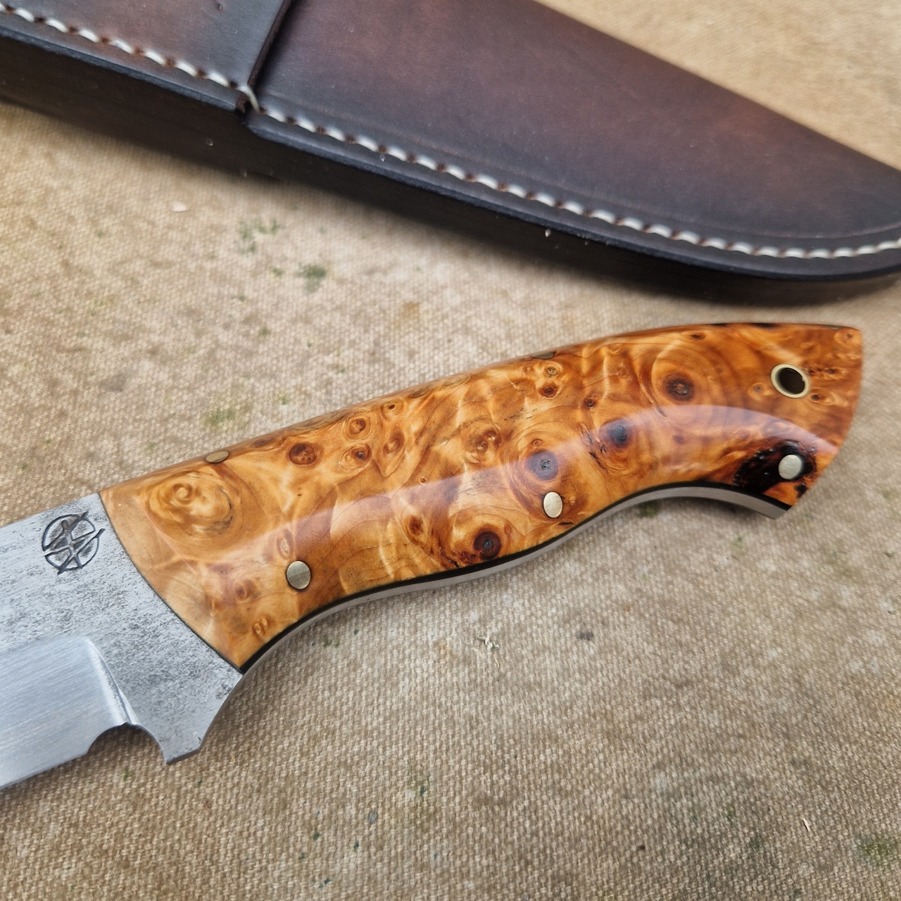 Bushcraft ''Siegfried'' Knife with Stabilized Chestnut Burl Handle - Image 4
