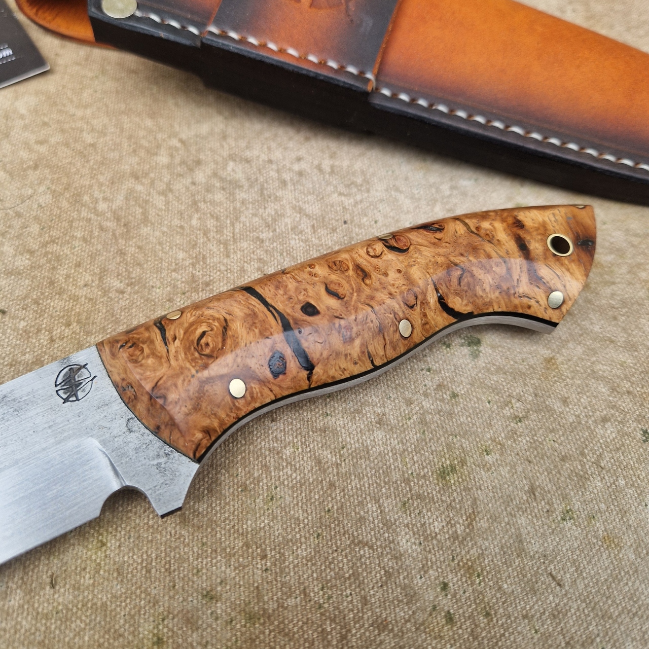 Bushcraft ''Siegfried'' Knife with Stabilized English Oak Burl Handle - Image 4