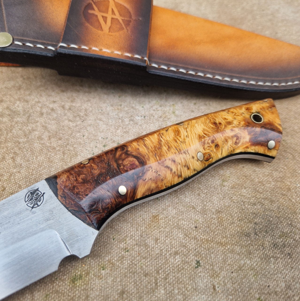 Bushcraft ''Bud'' Knife with Stabilized English Oak Burl Handle - Image 4