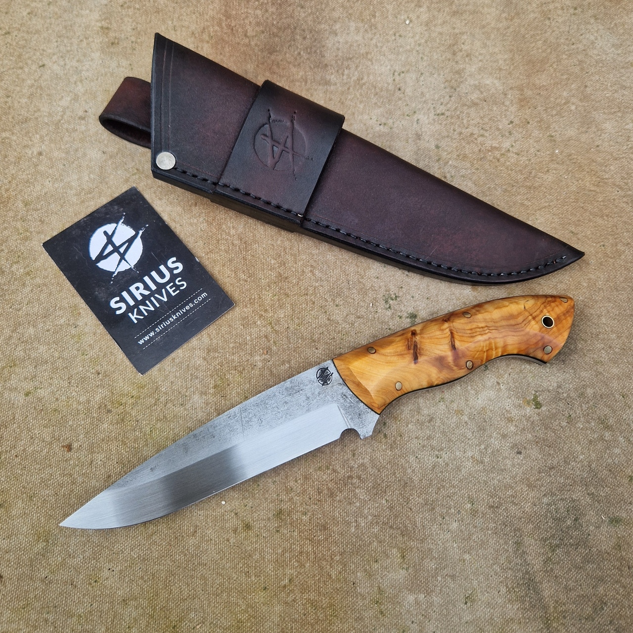 Bushcraft ''Siegfried'' Knife with Stabilized Yew Burl Handle