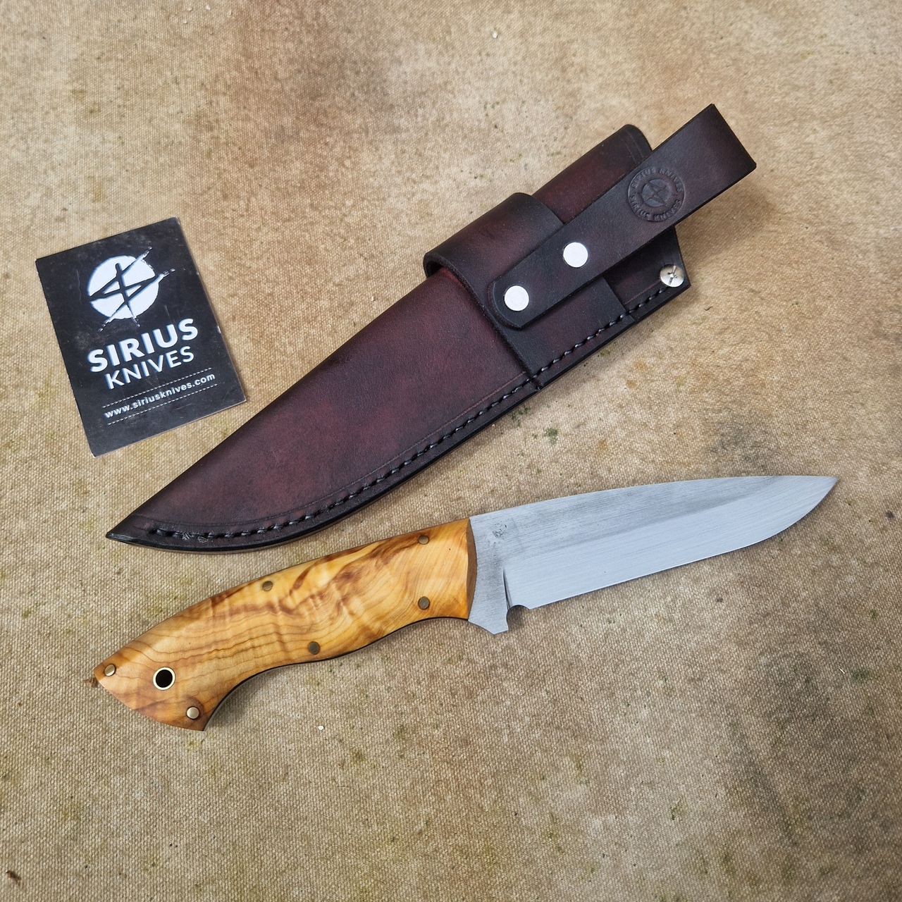 Bushcraft ''Siegfried'' Knife with Stabilized Yew Burl Handle - Image 3