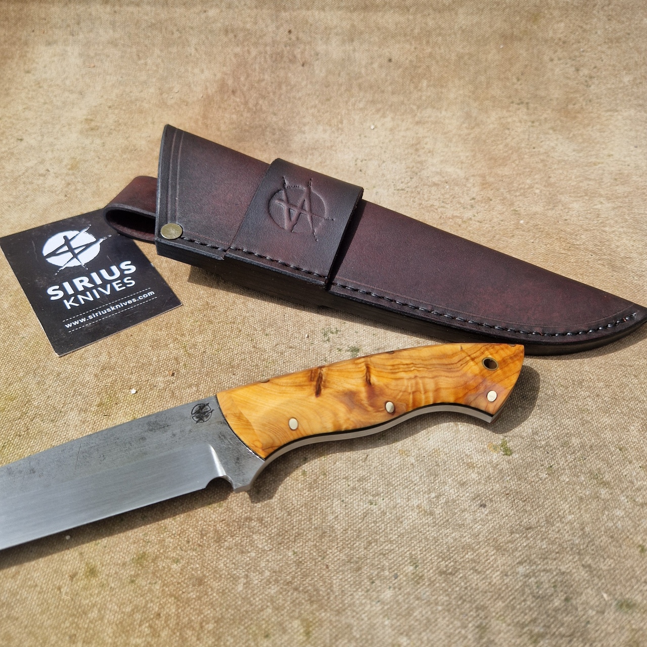 Bushcraft ''Siegfried'' Knife with Stabilized Yew Burl Handle - Image 4